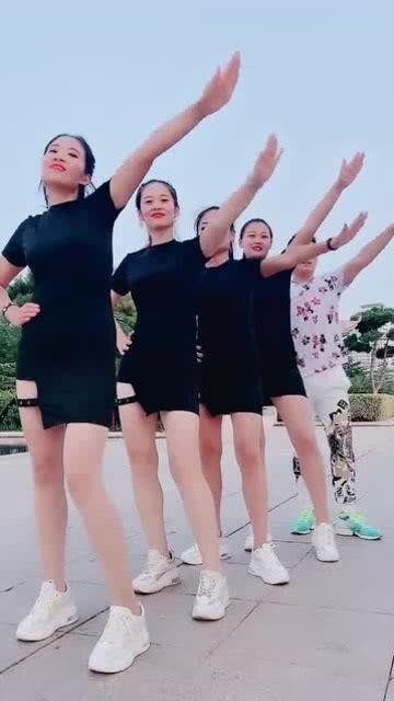 吃瓜娱乐少女,拥抱青春正能量
